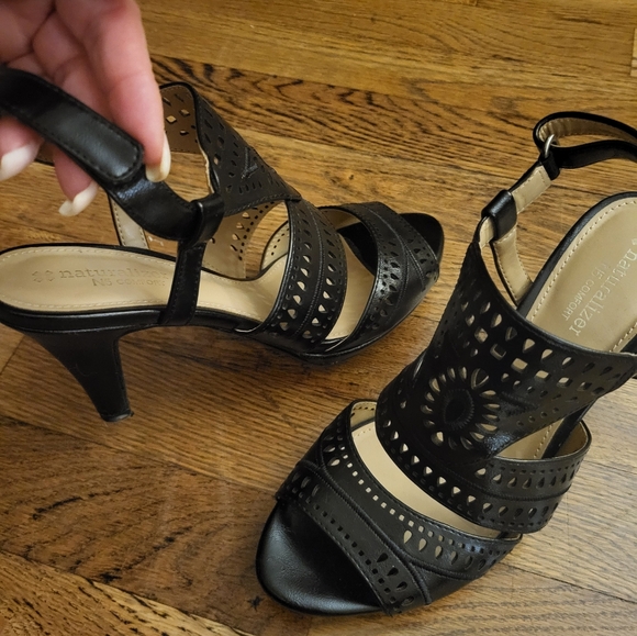 Black Ladies strappy sandal. Flattering and comfy - Picture 3 of 6